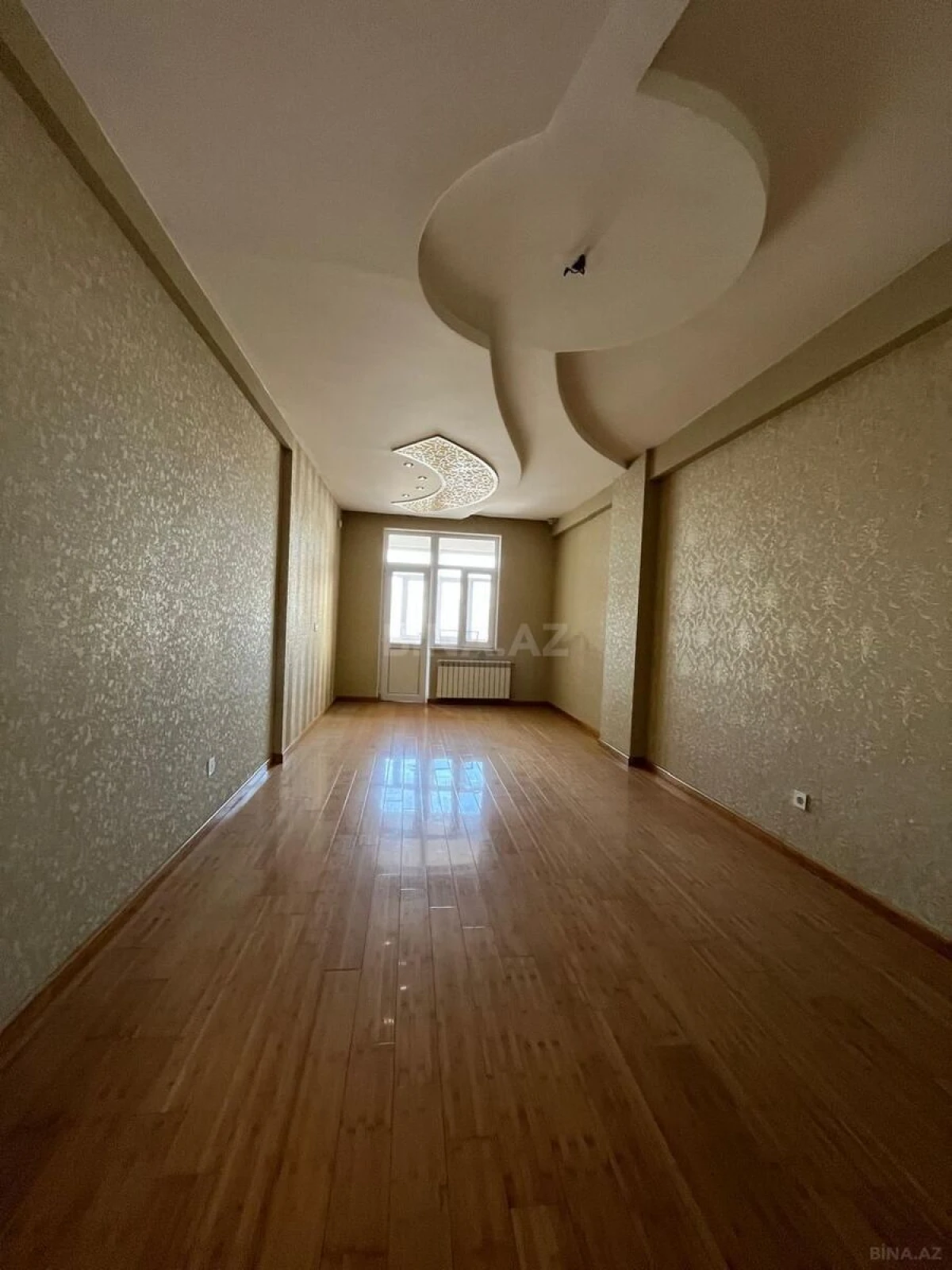 Satılır 3 otaqlı mənzil 135 m²