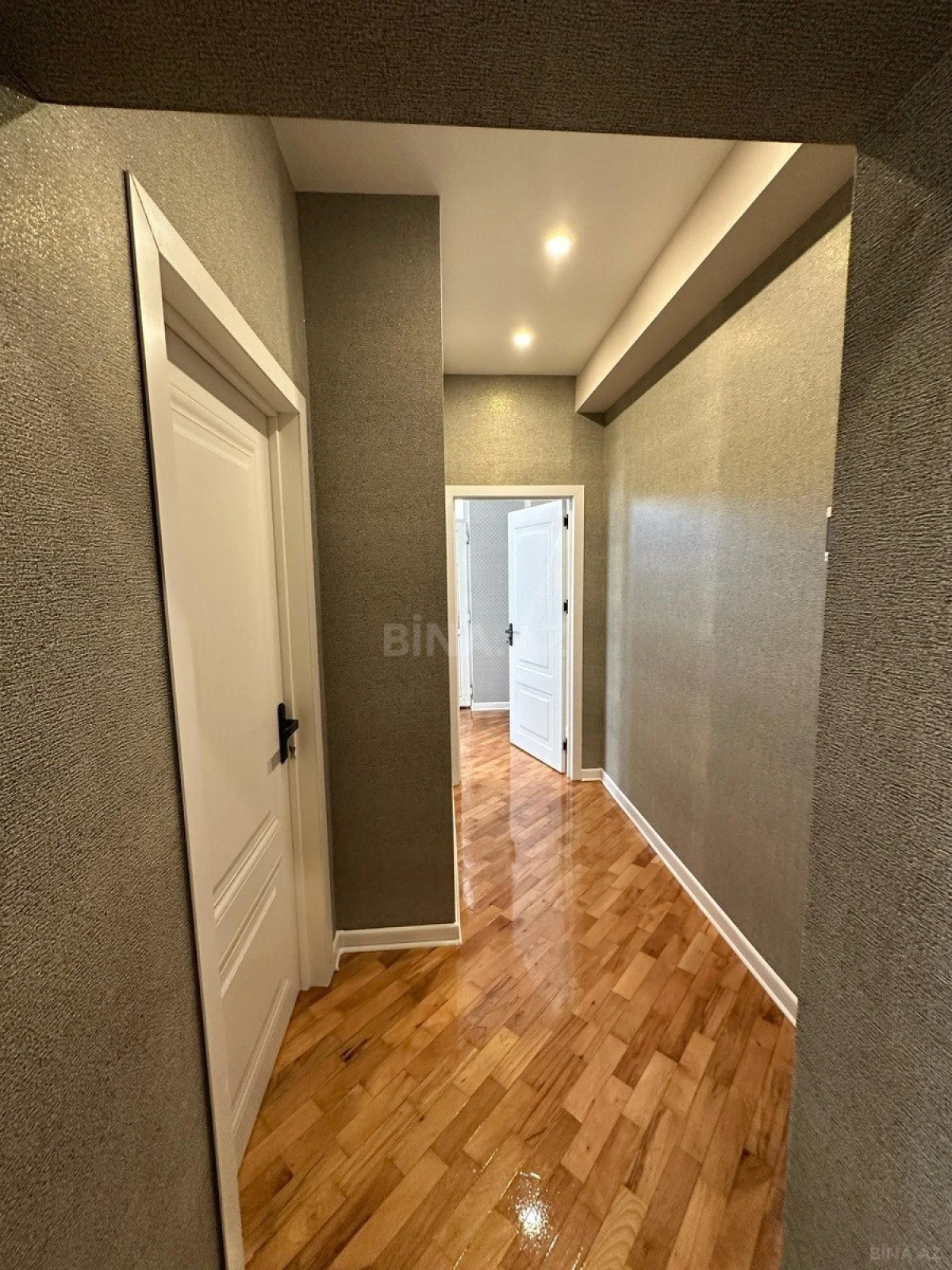 Satılır 2 otaqlı mənzil 68 m²