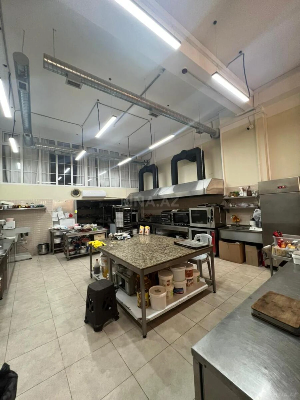 Satılır obyekt 135 m²