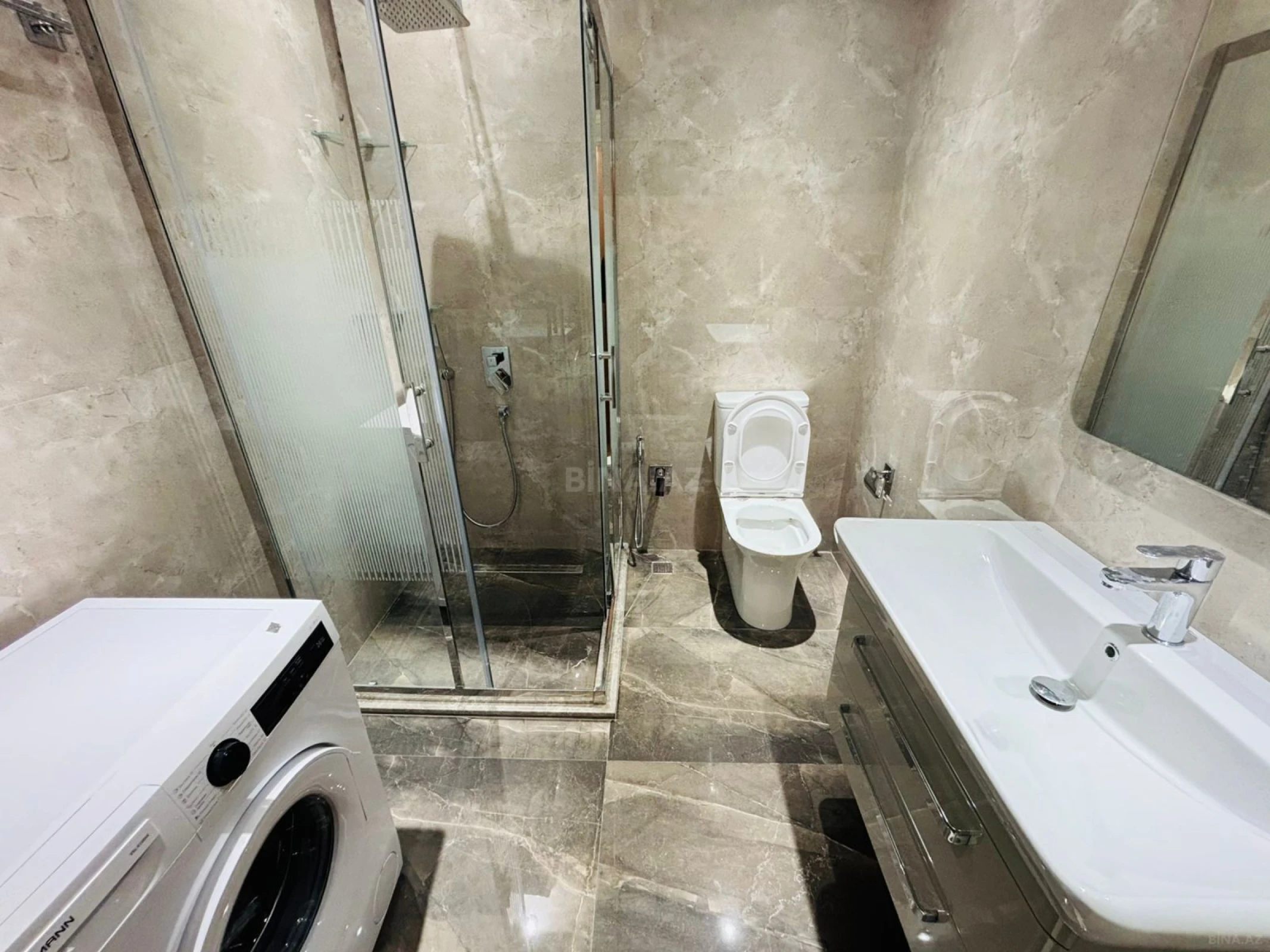 Satılır 3 otaqlı mənzil 127 m²