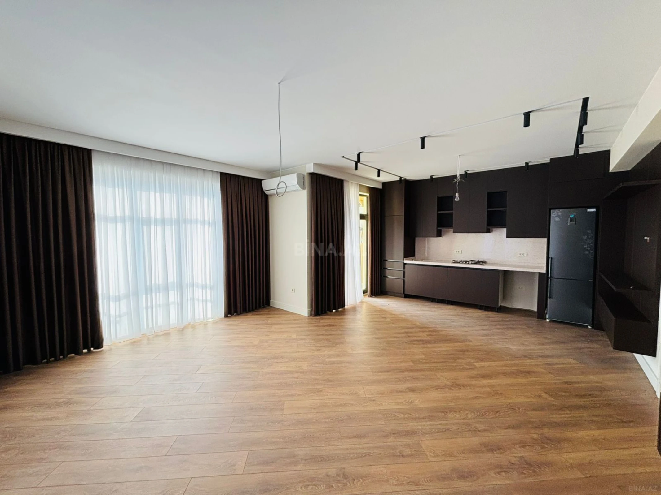 Satılır 3 otaqlı mənzil 127 m²