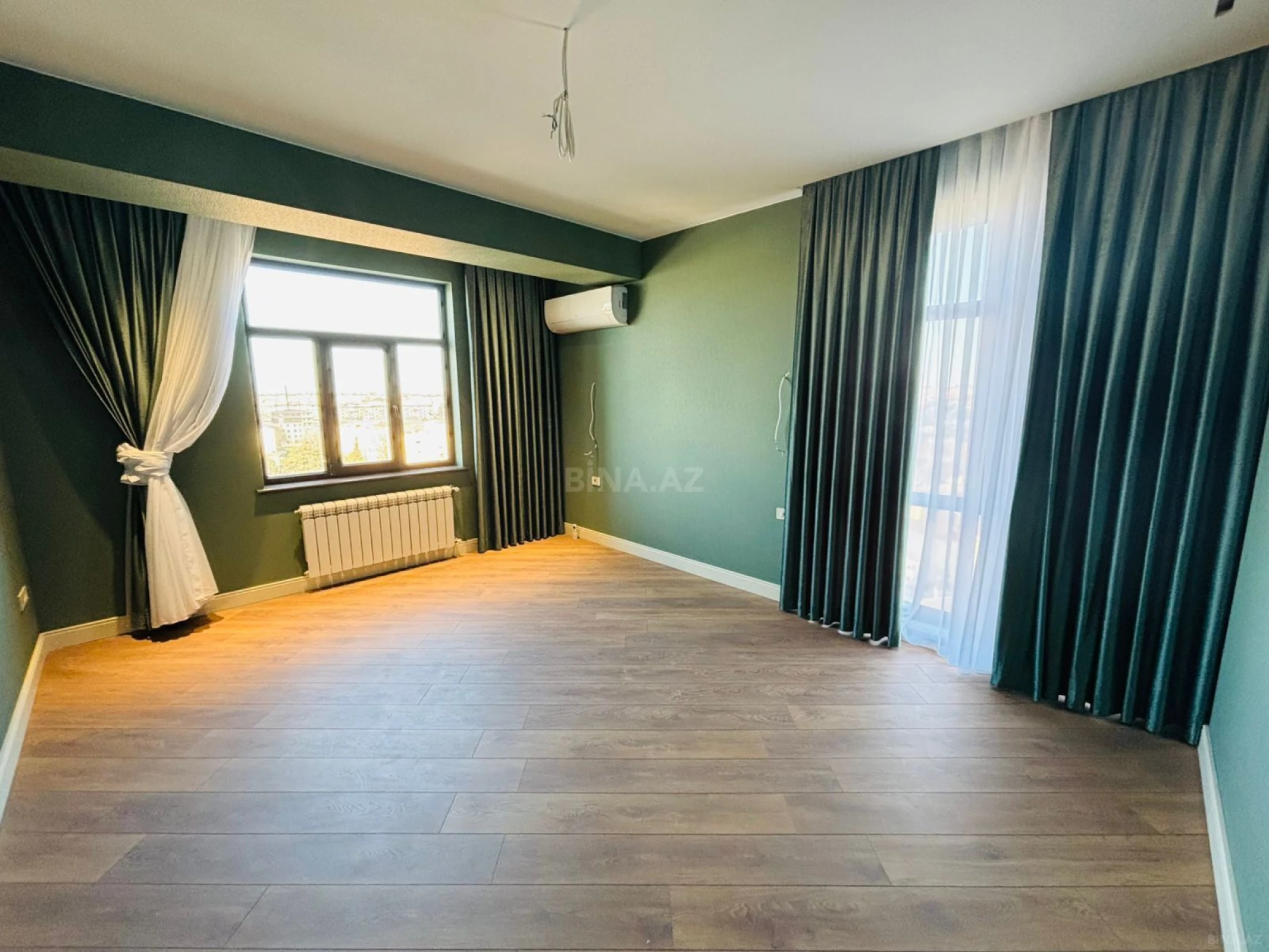 Satılır 3 otaqlı mənzil 127 m²