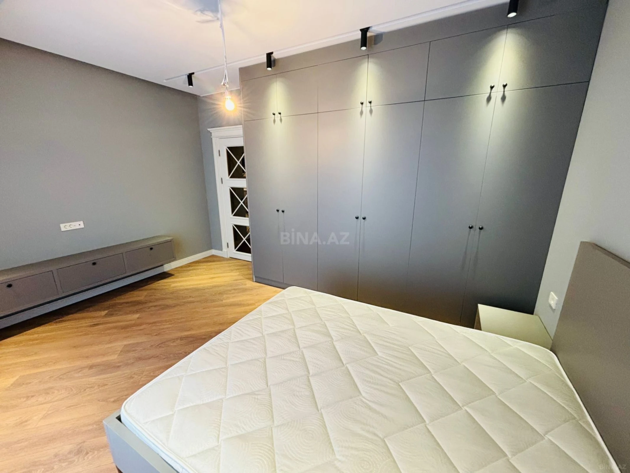 Satılır 3 otaqlı mənzil 127 m²