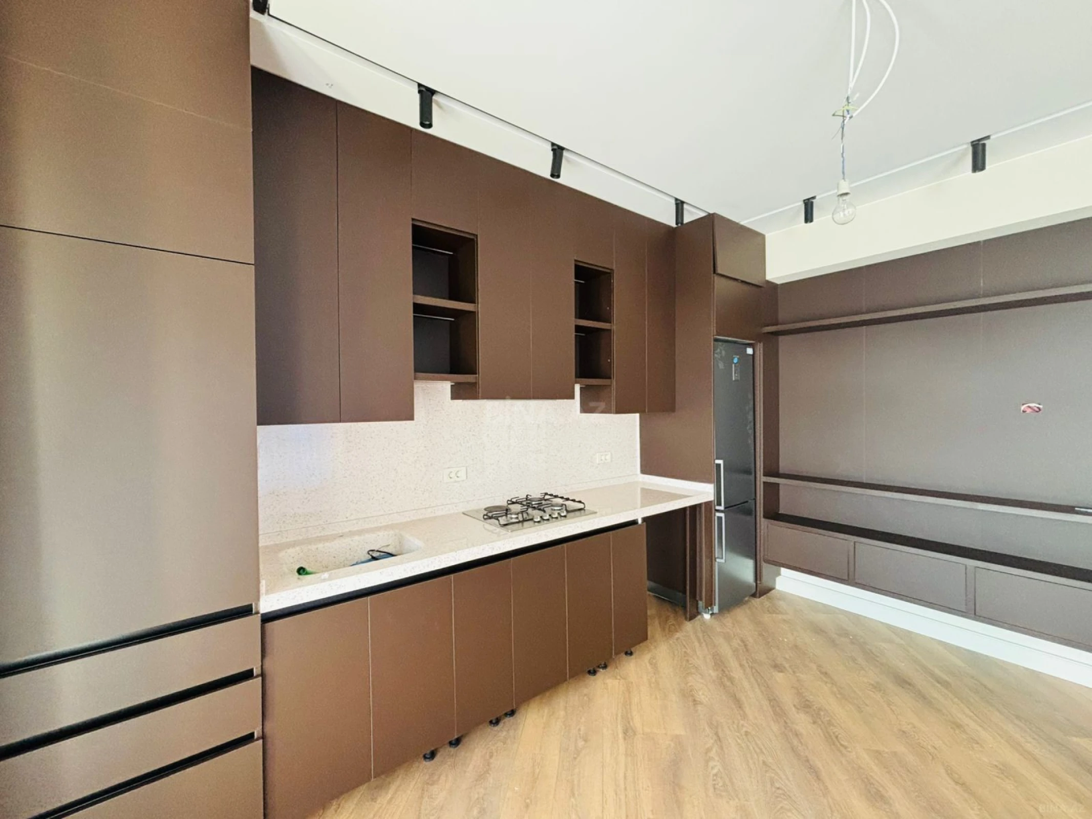 Satılır 3 otaqlı mənzil 127 m²