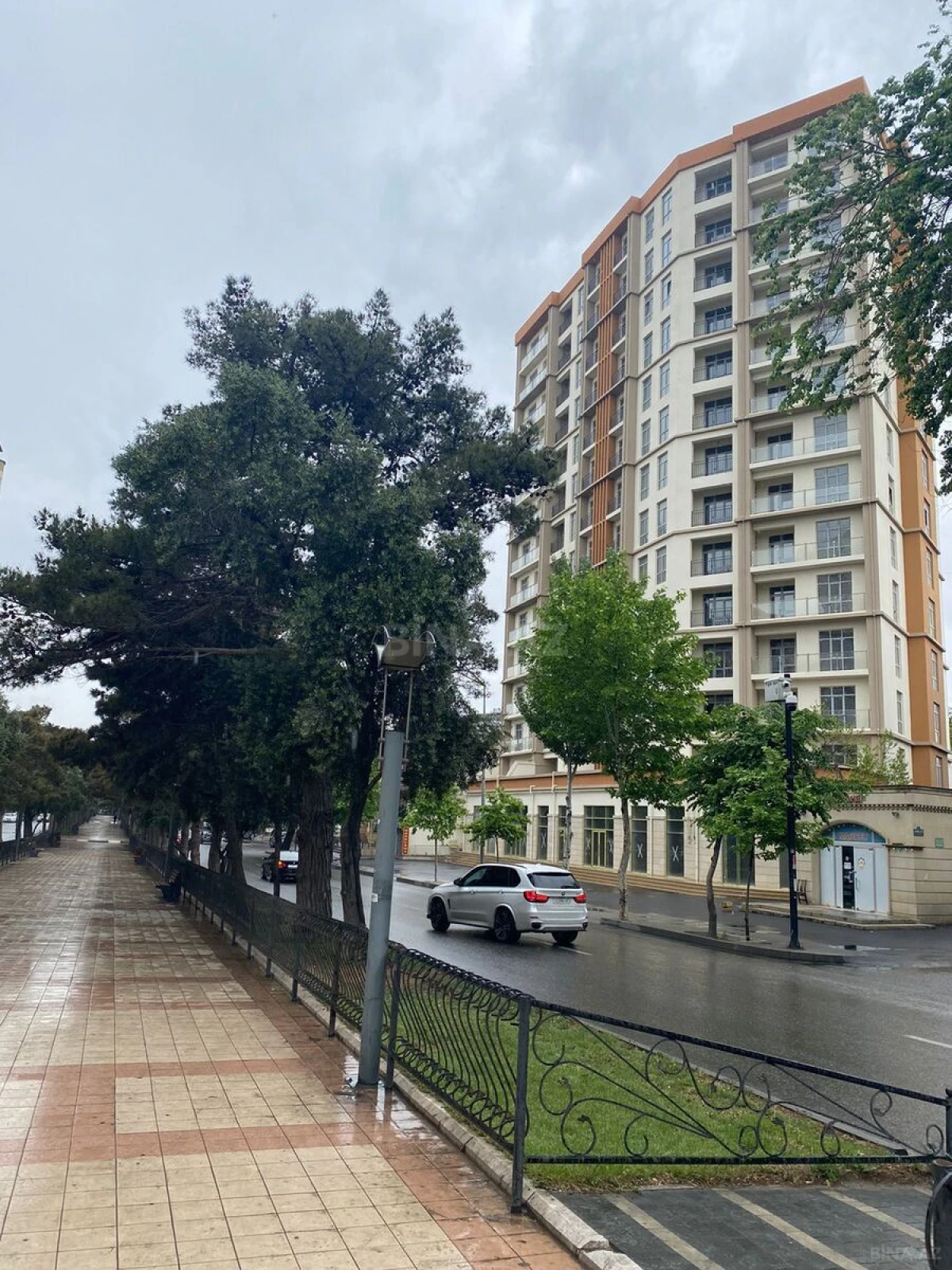 Satılır 3 otaqlı mənzil 127 m²