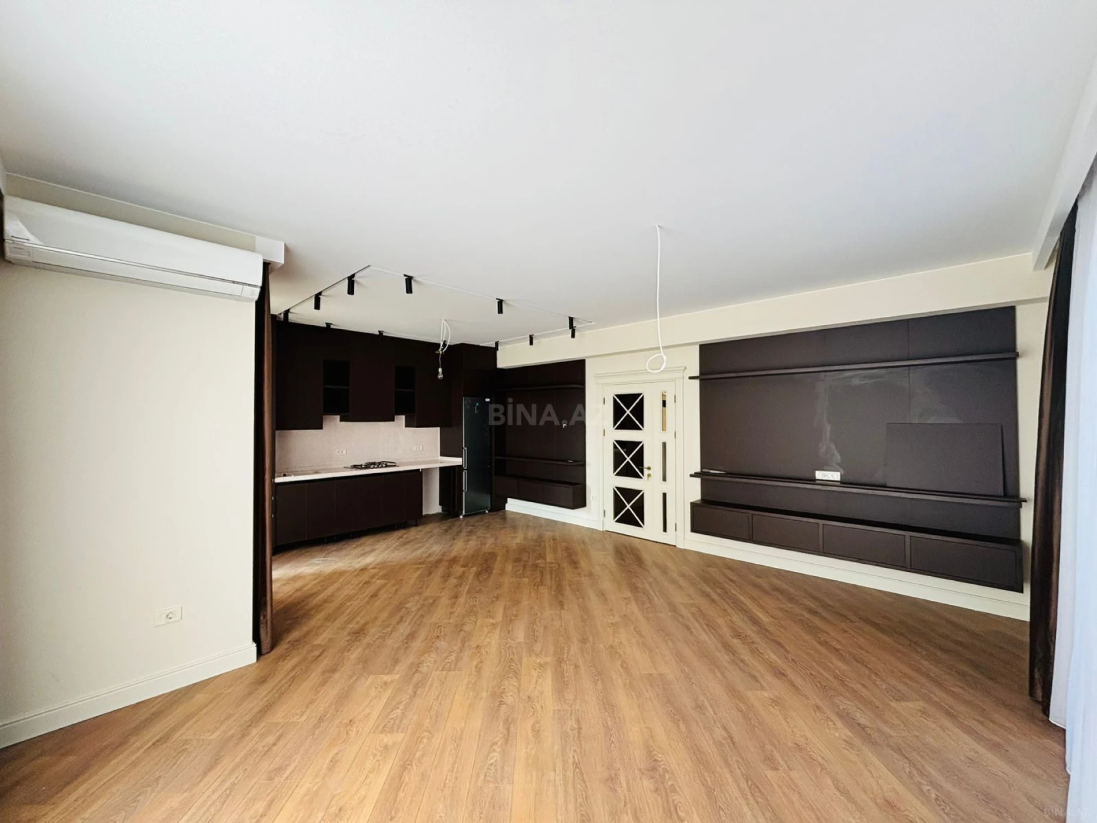 Satılır 3 otaqlı mənzil 127 m²
