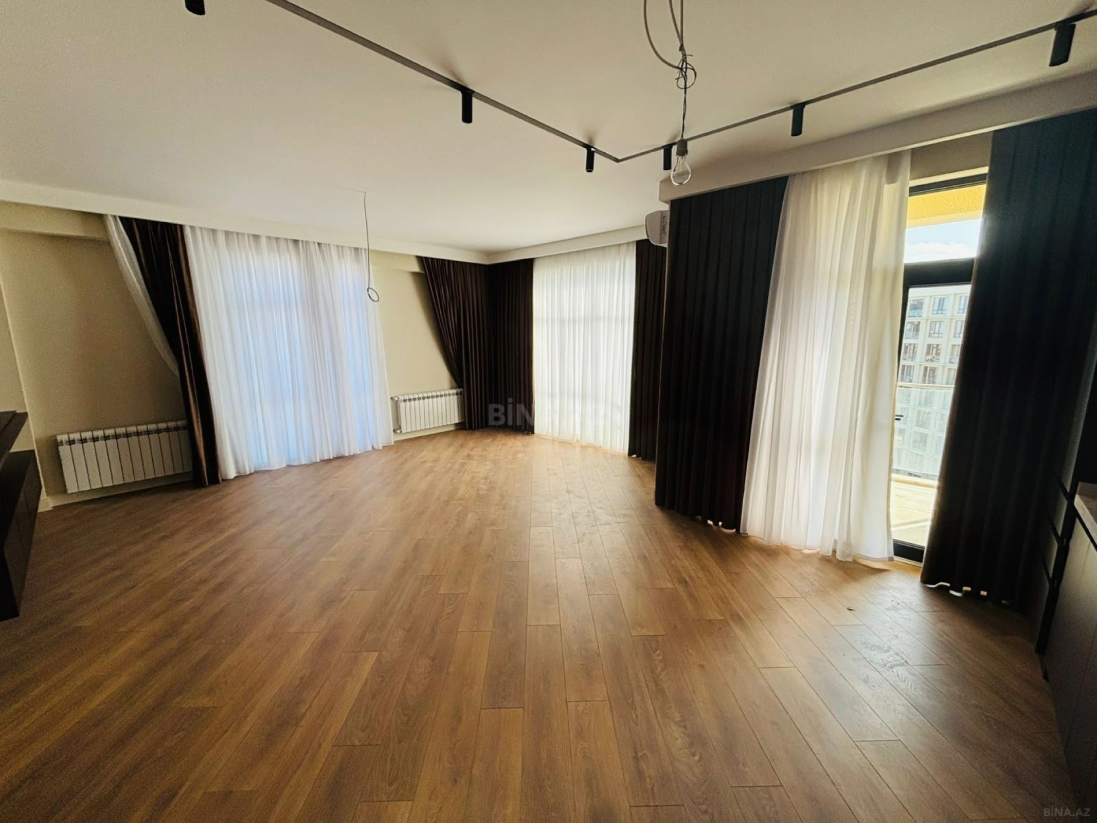 Satılır 3 otaqlı mənzil 127 m²