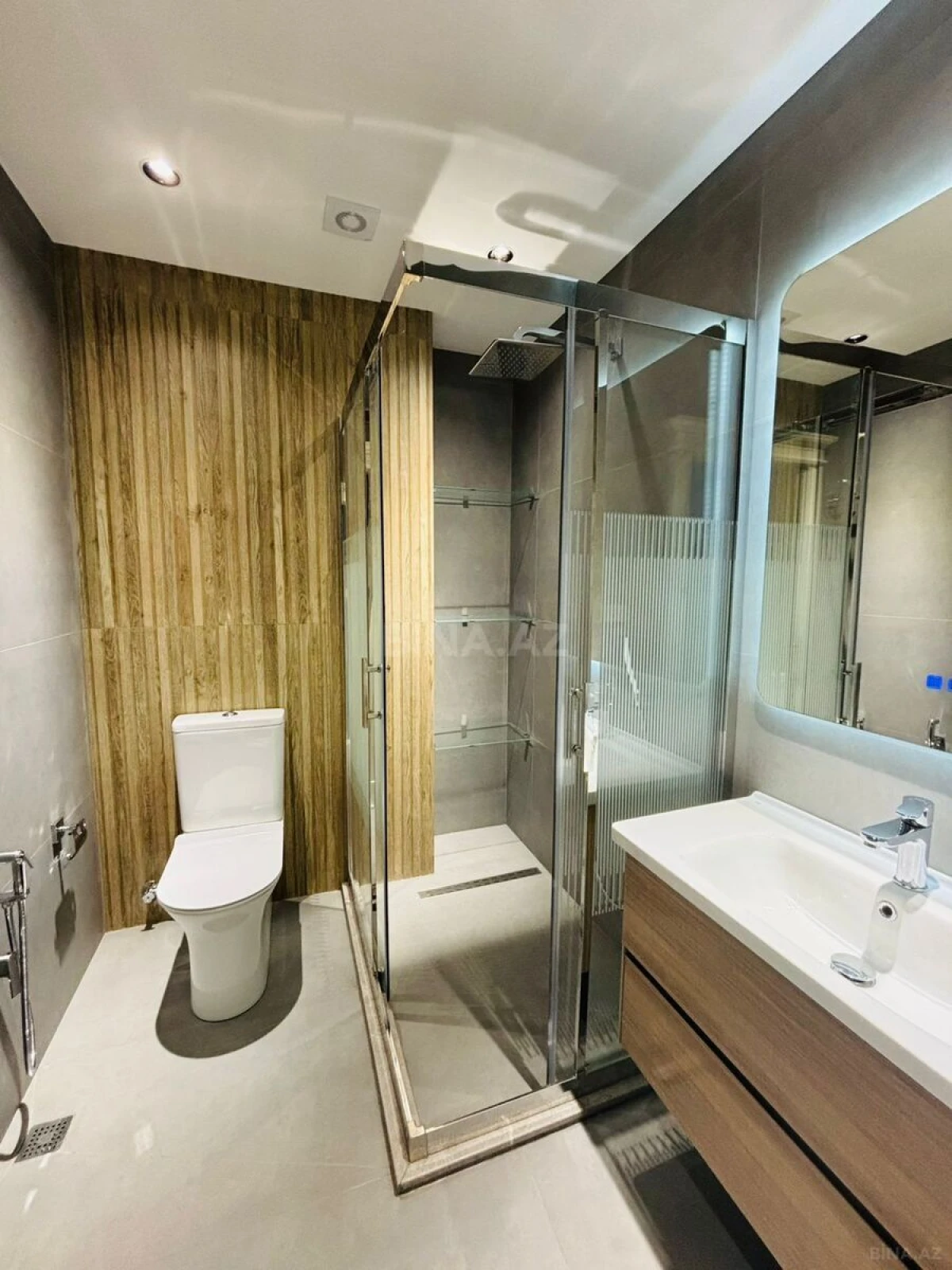 Satılır 3 otaqlı mənzil 127 m²