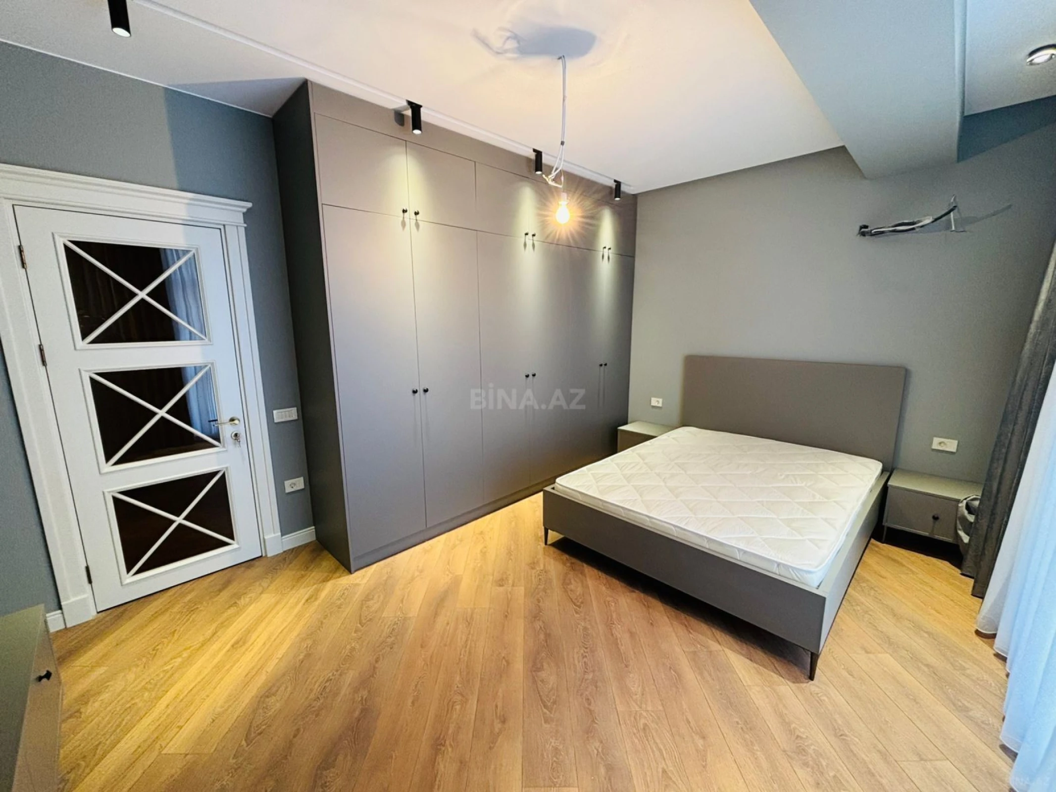 Satılır 3 otaqlı mənzil 127 m²