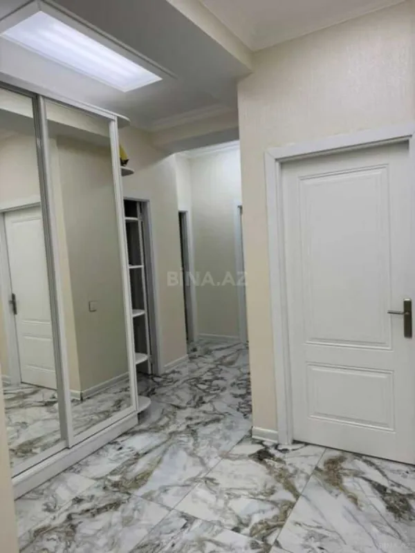 Satılır 3 otaqlı mənzil 98 m²