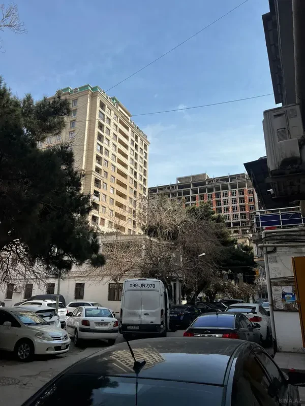 Satılır 3 otaqlı mənzil 170 m²