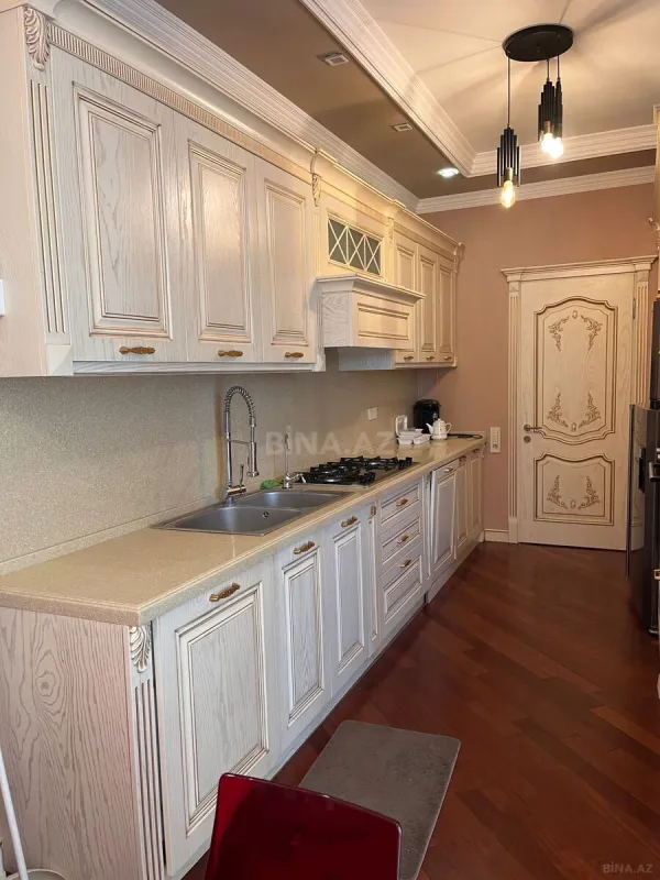 Kirayə verilir 3 otaqlı mənzil 130 m²