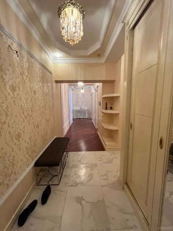 Kirayə verilir 3 otaqlı mənzil 130 m²
