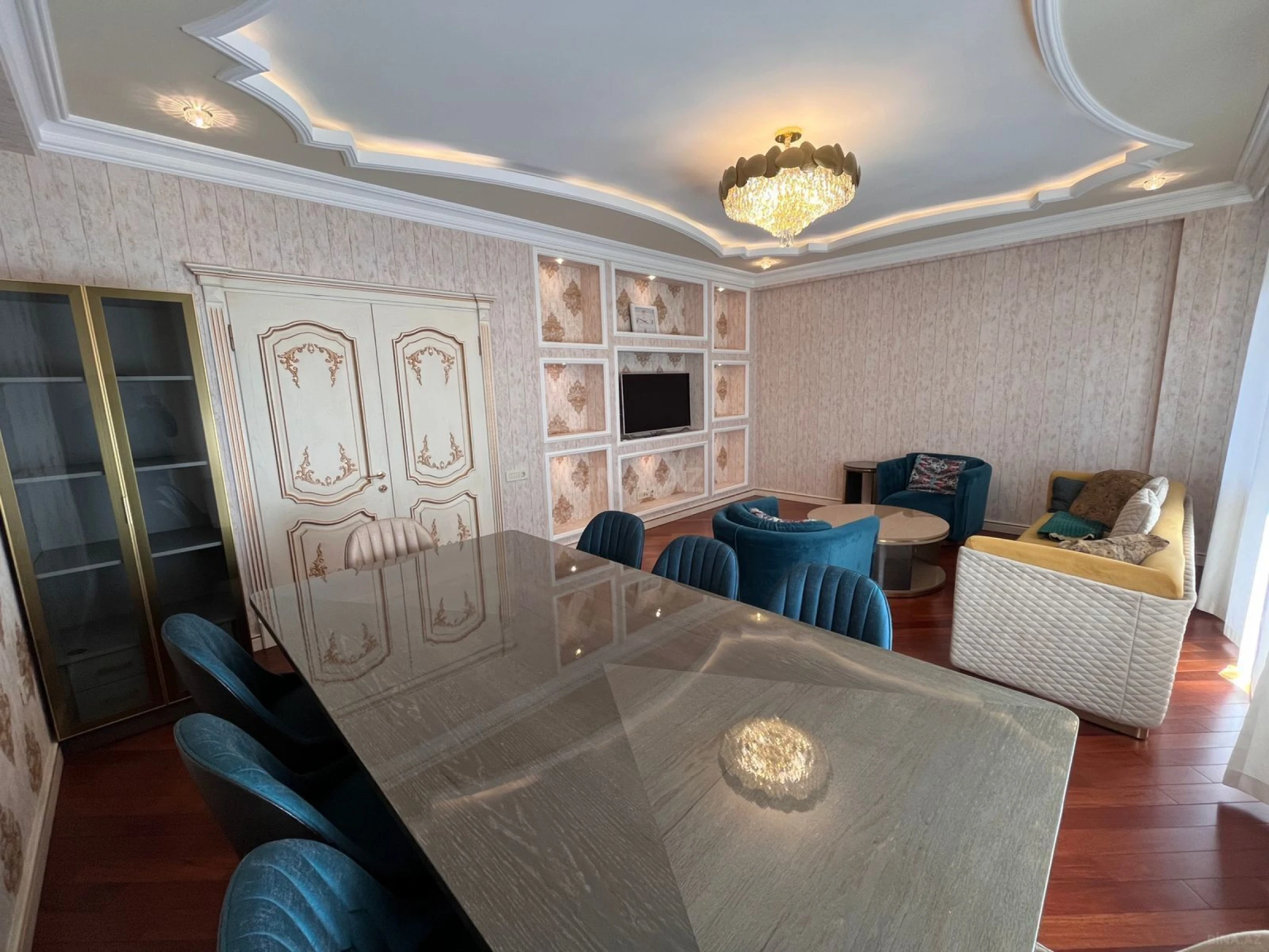 Kirayə verilir 3 otaqlı mənzil 130 m²