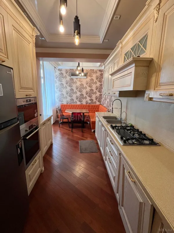 Kirayə verilir 3 otaqlı mənzil 130 m²