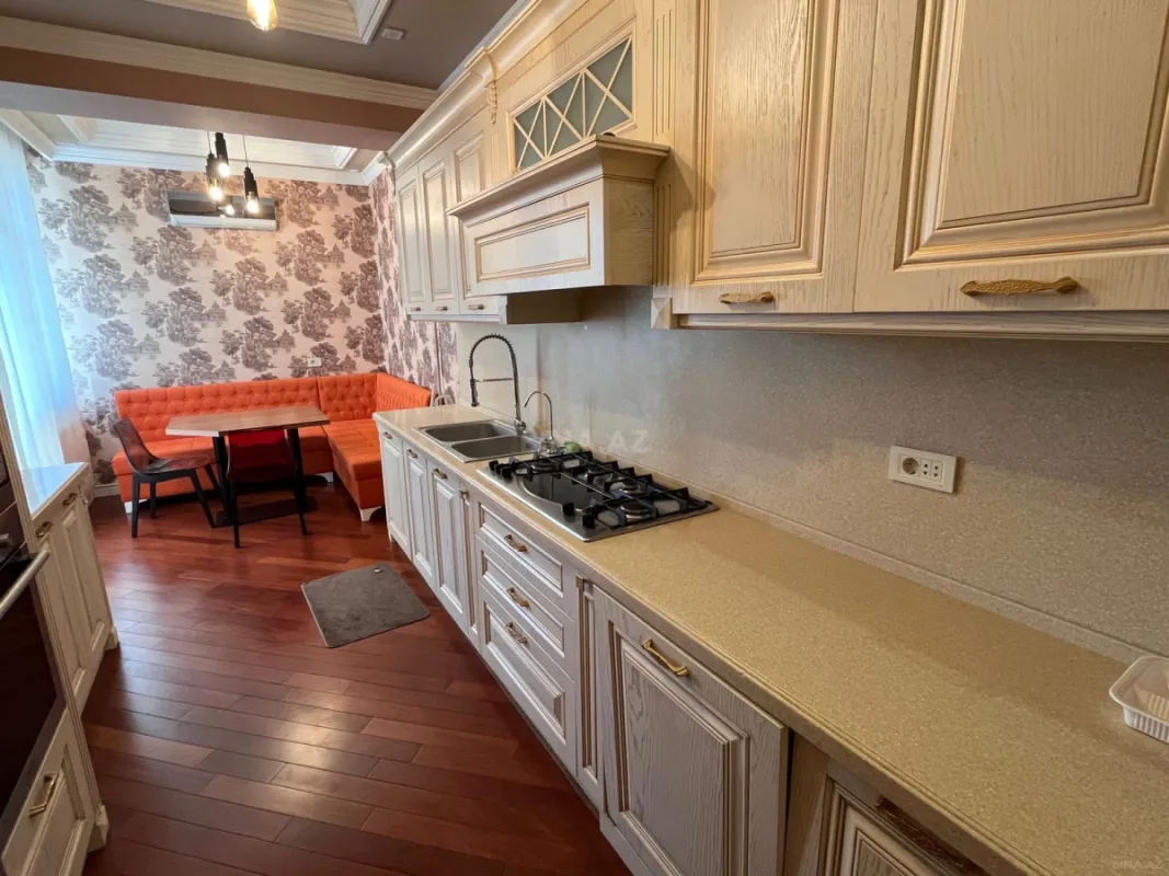 Kirayə verilir 3 otaqlı mənzil 130 m²