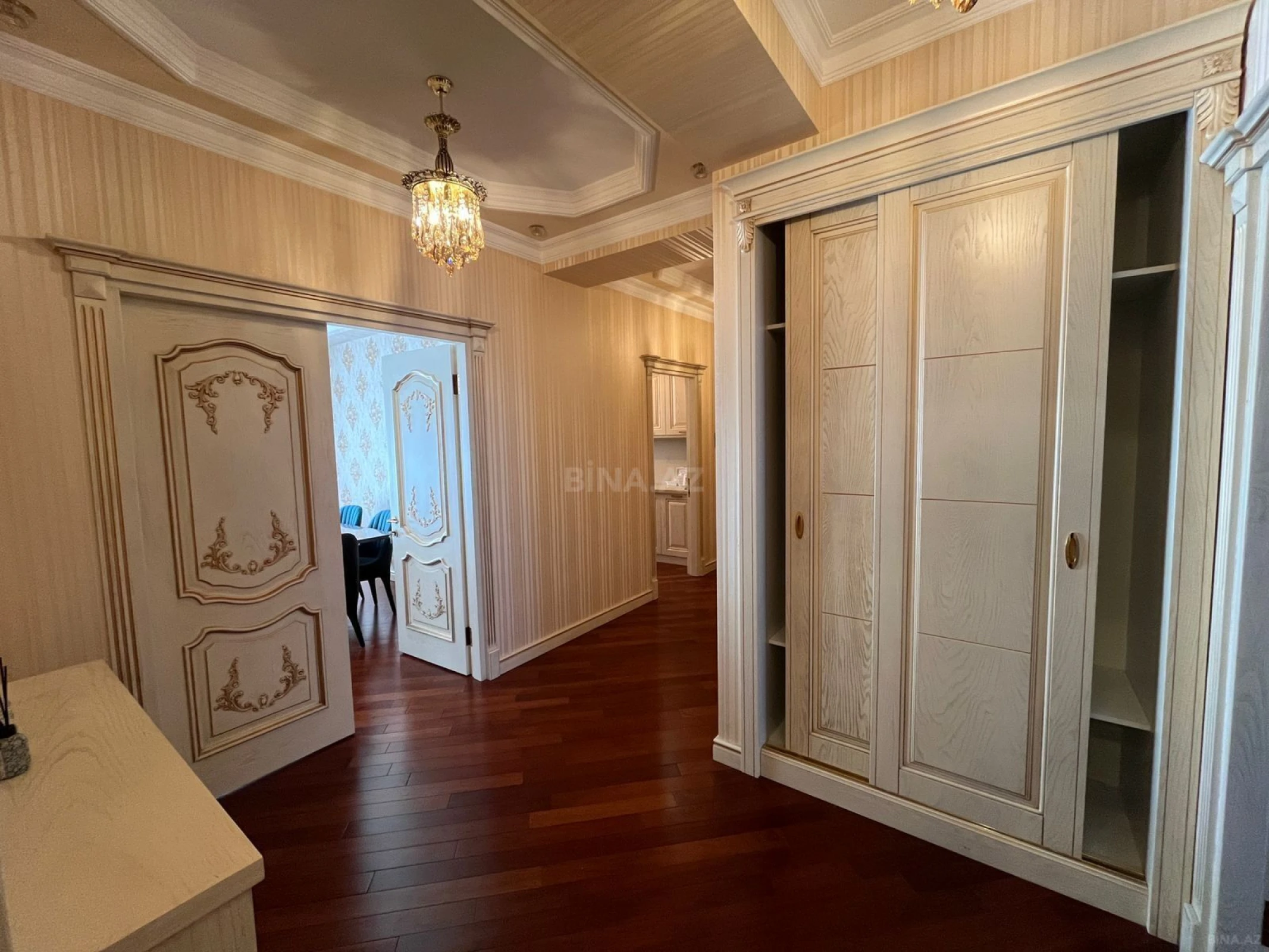 Kirayə verilir 3 otaqlı mənzil 130 m²