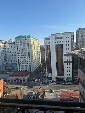 Satılır 4 otaqlı mənzil 190 m²