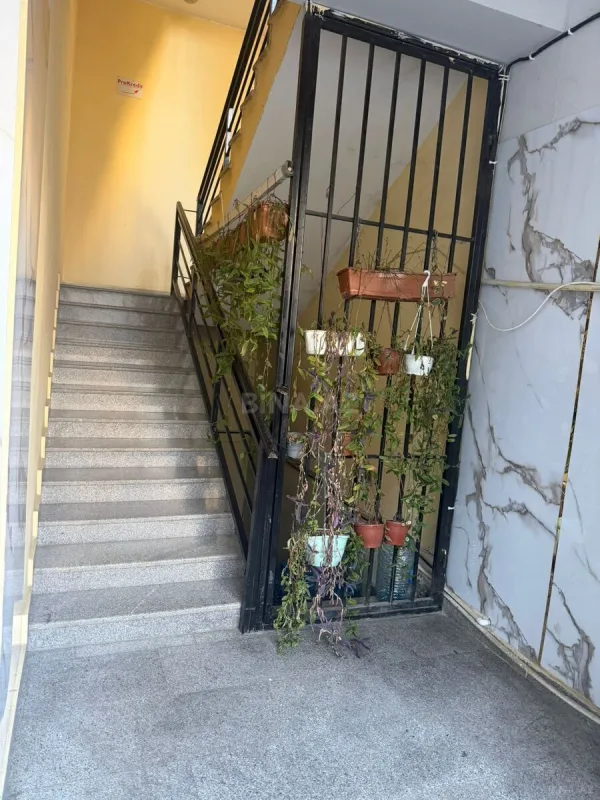 Satılır 4 otaqlı mənzil 190 m²