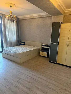 Satılır 4 otaqlı mənzil 190 m²