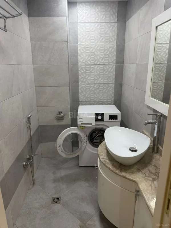 Satılır 4 otaqlı mənzil 190 m²