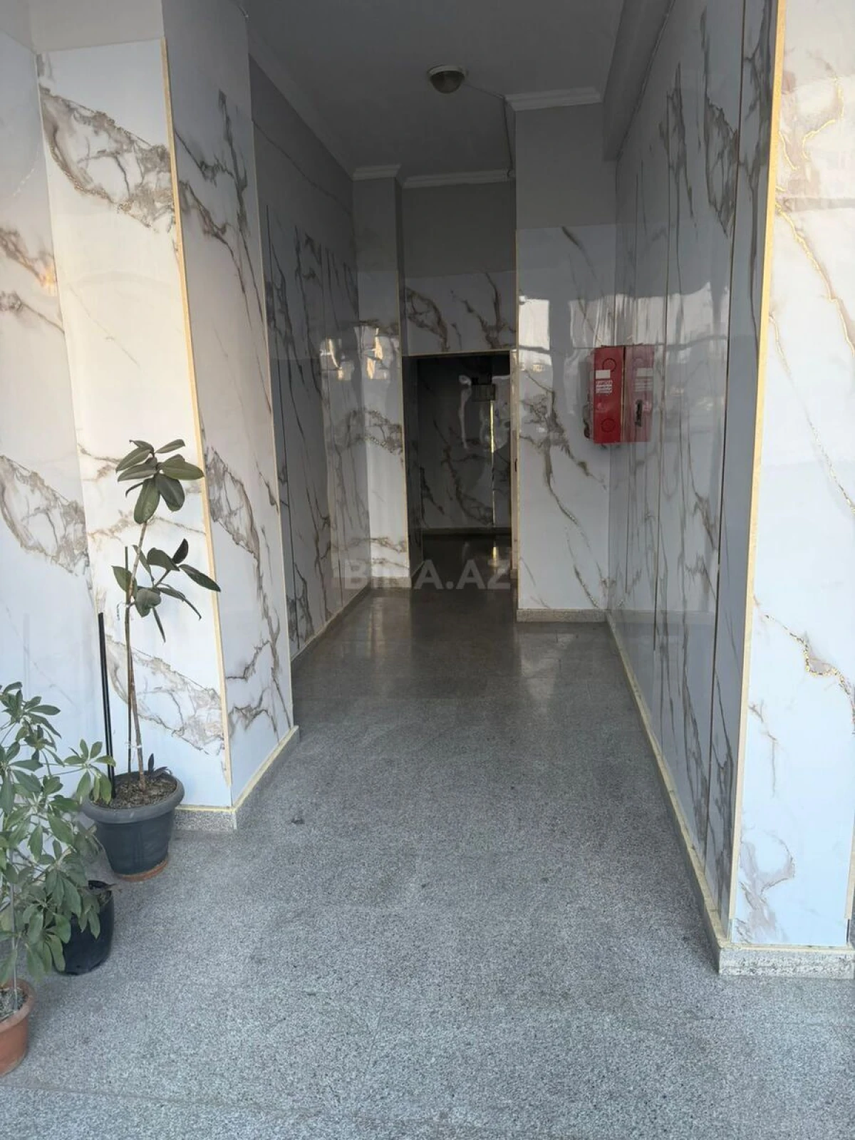 Satılır 4 otaqlı mənzil 190 m²