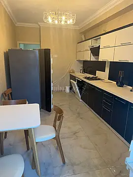 Satılır 4 otaqlı mənzil 190 m²