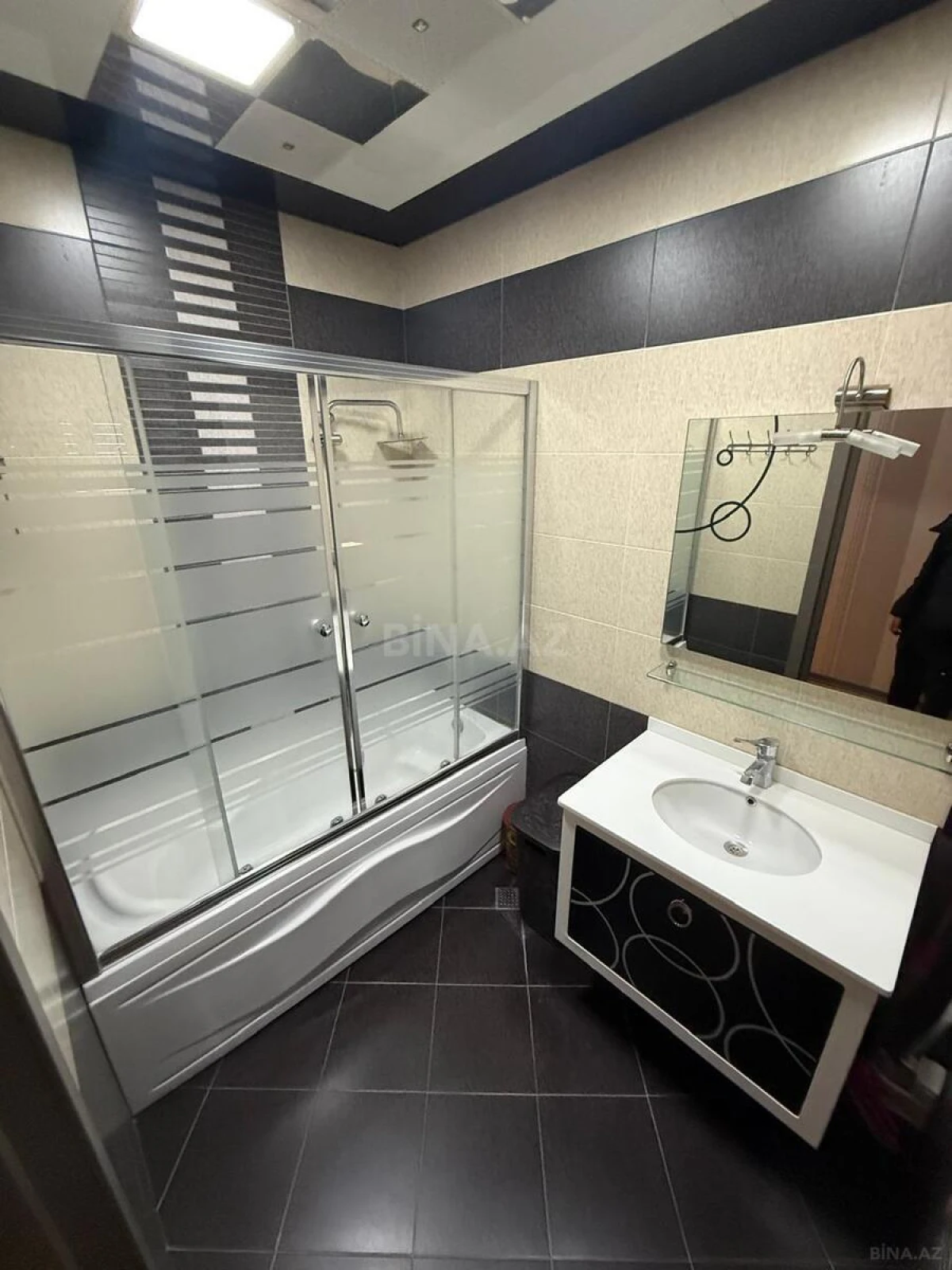 Kirayə verilir 3 otaqlı mənzil 150 m²