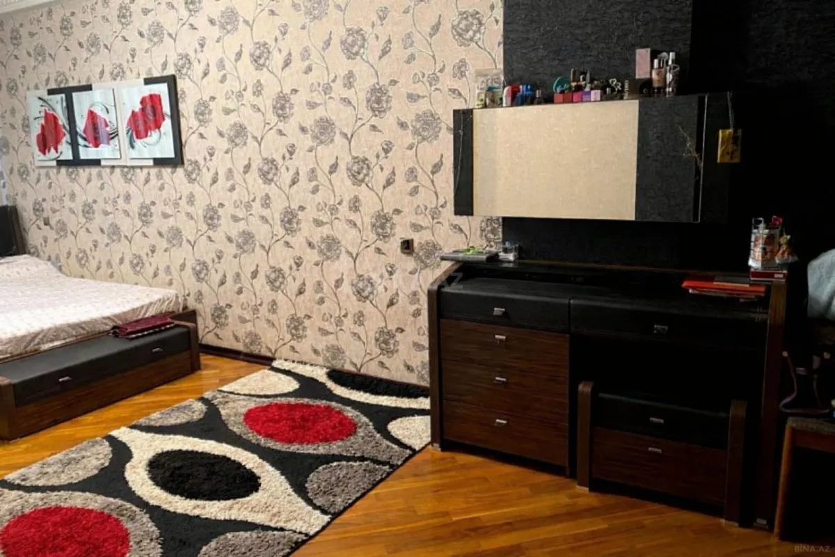 Satılır 4 otaqlı mənzil 150 m²