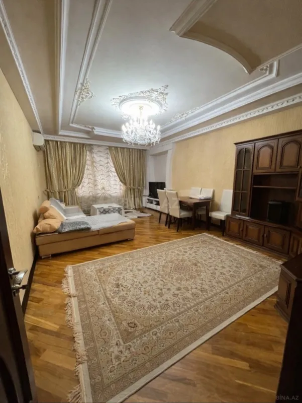 Satılır 4 otaqlı mənzil 150 m²