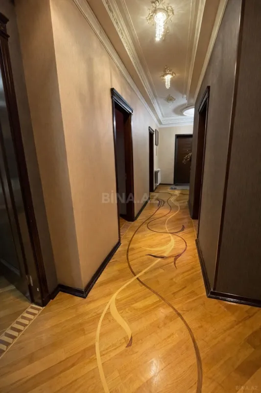 Satılır 4 otaqlı mənzil 150 m²