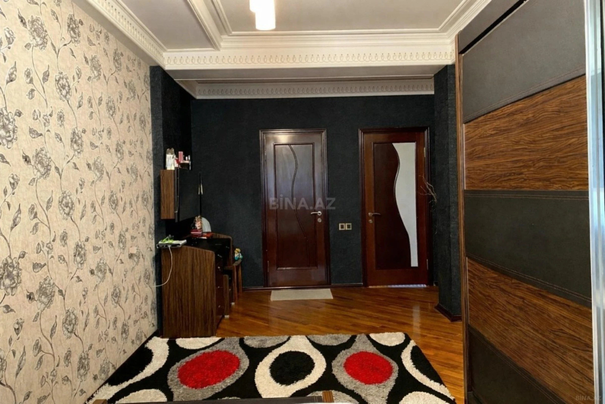 Satılır 4 otaqlı mənzil 150 m²