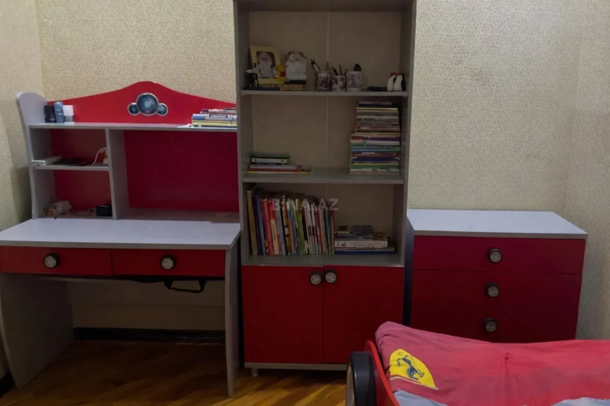 Satılır 4 otaqlı mənzil 150 m²