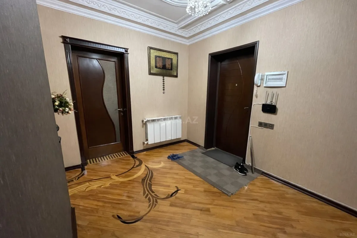 Satılır 4 otaqlı mənzil 150 m²