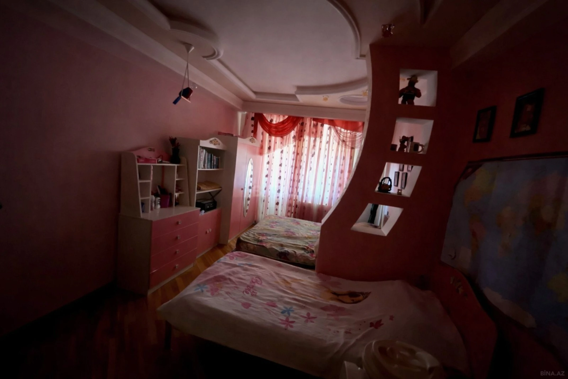 Satılır 4 otaqlı mənzil 150 m²