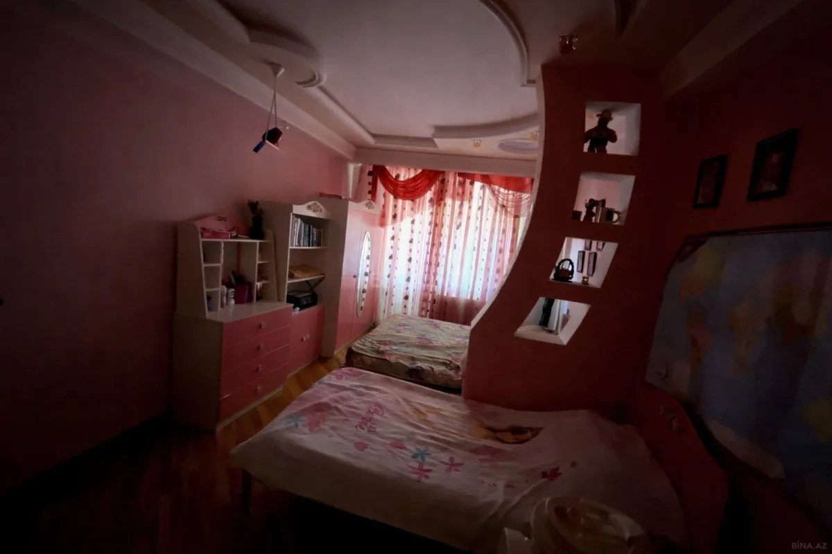 Satılır 4 otaqlı mənzil 150 m²