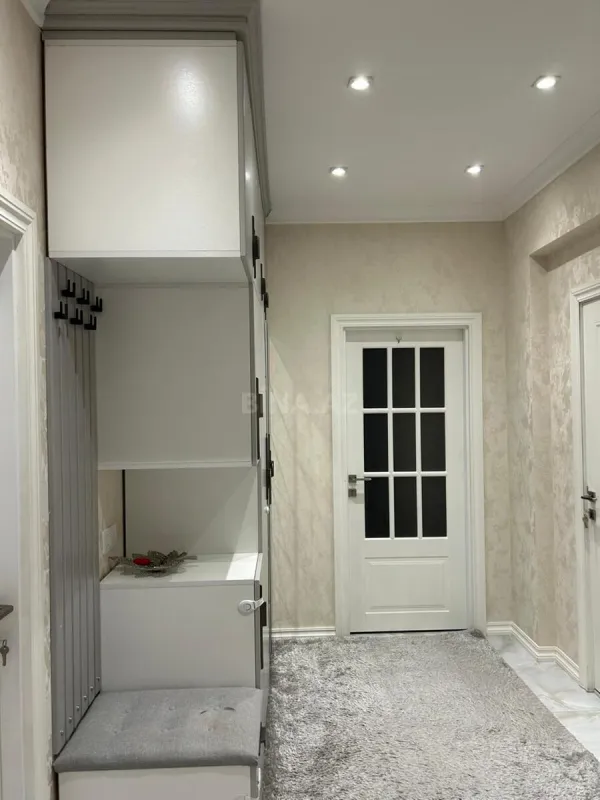 Satılır 2 otaqlı mənzil 76 m²