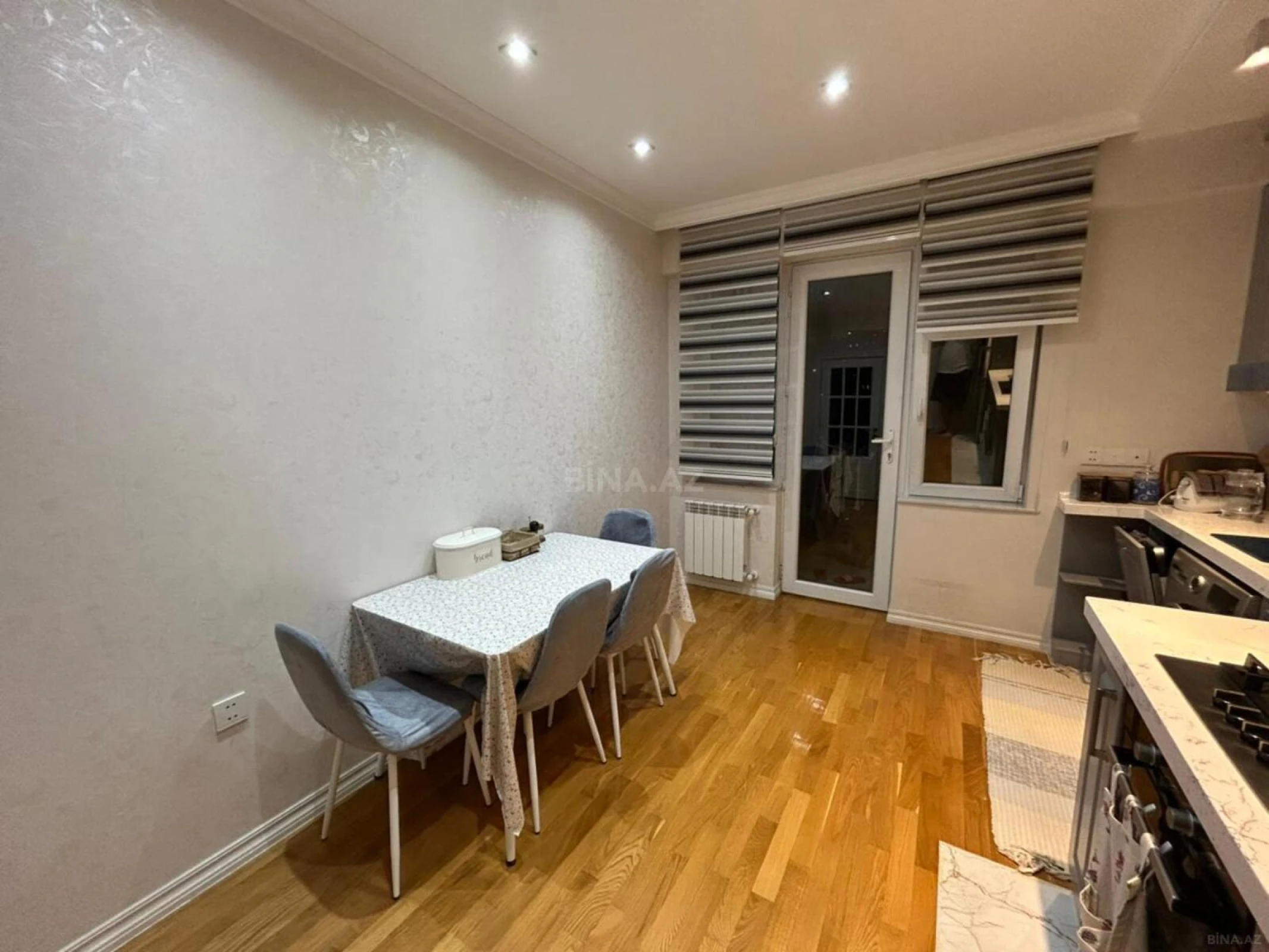 Satılır 2 otaqlı mənzil 76 m²