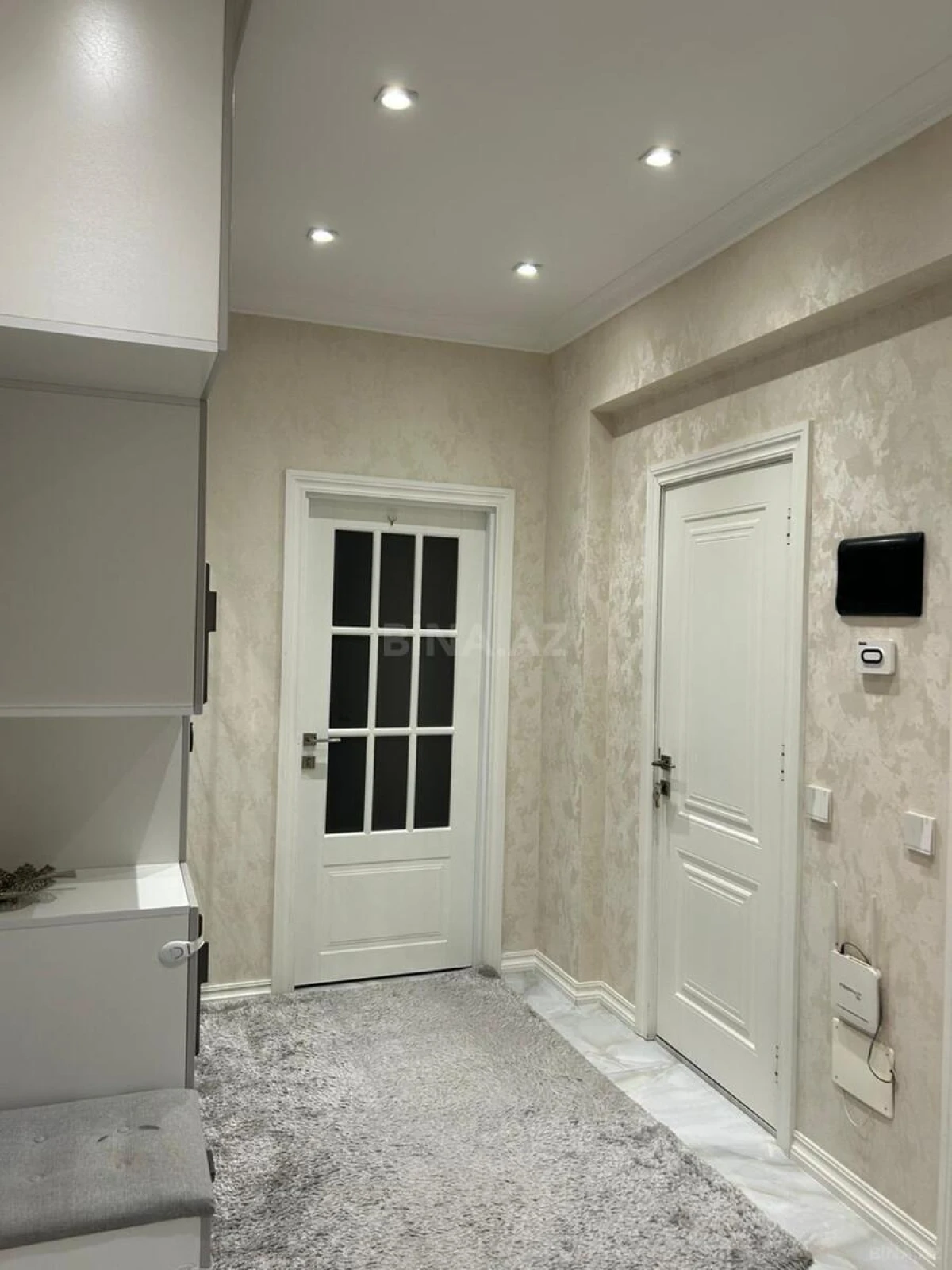 Satılır 2 otaqlı mənzil 76 m²