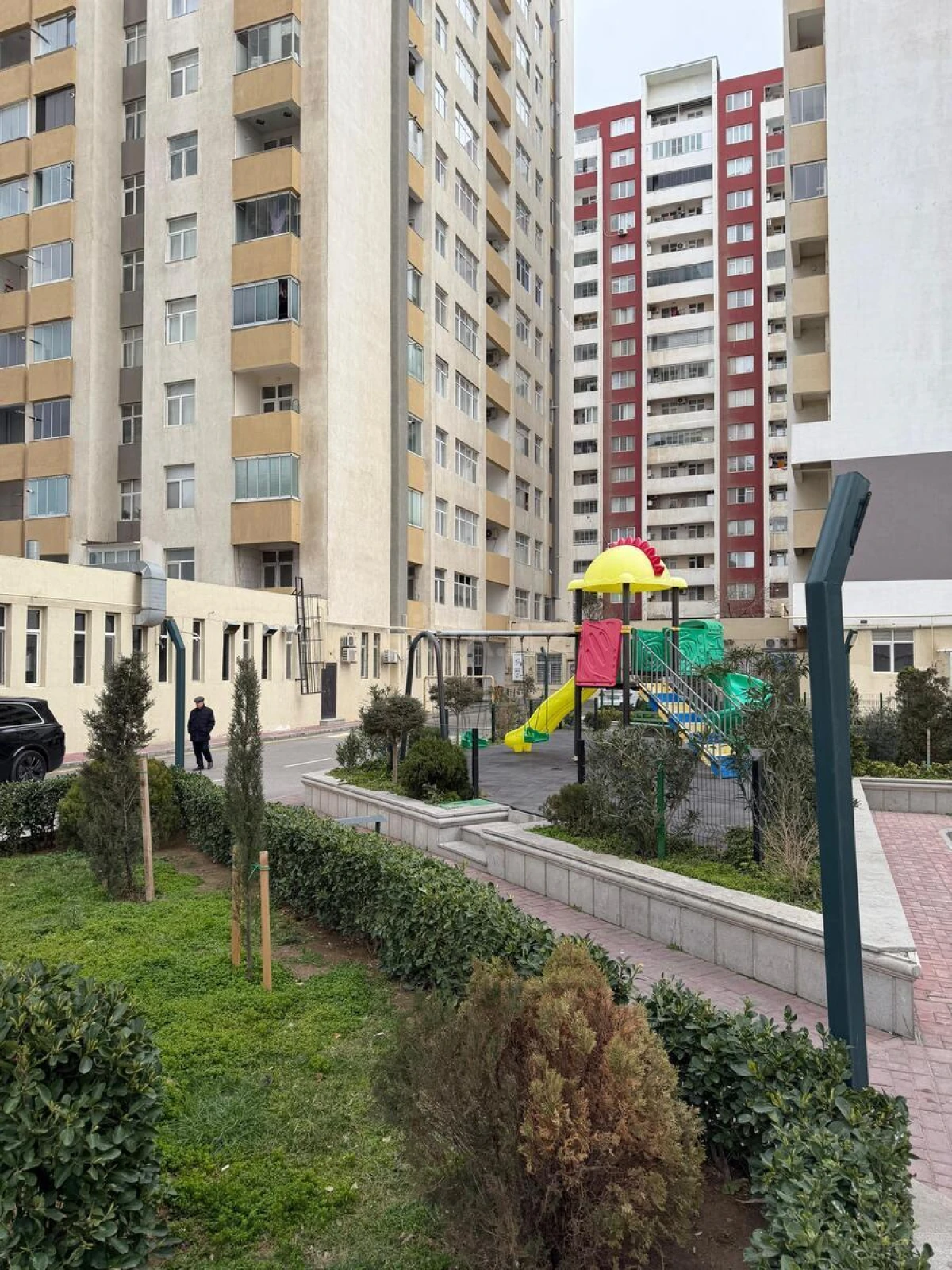 Satılır 2 otaqlı mənzil 106 m²