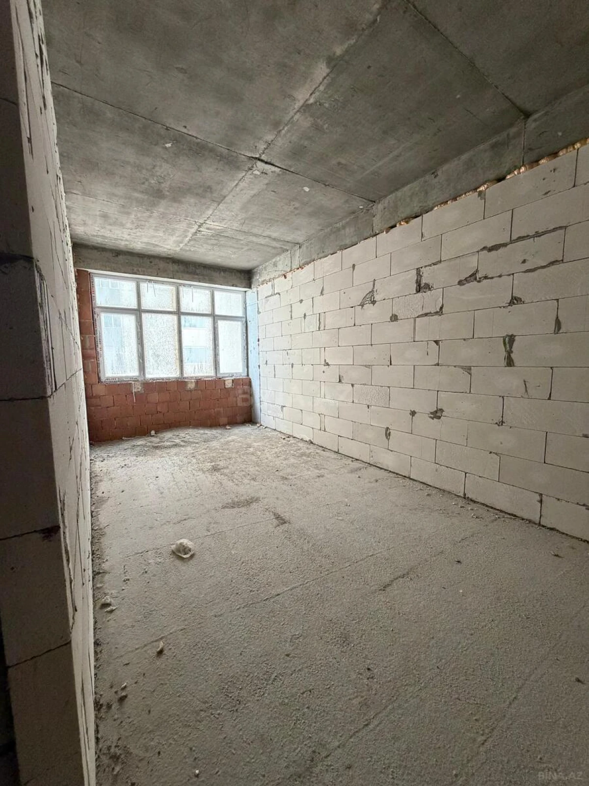 Satılır 2 otaqlı mənzil 106 m²