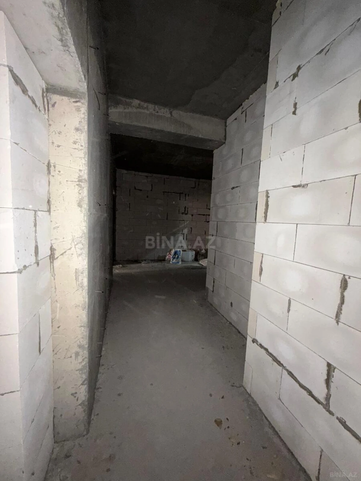 Satılır 2 otaqlı mənzil 106 m²