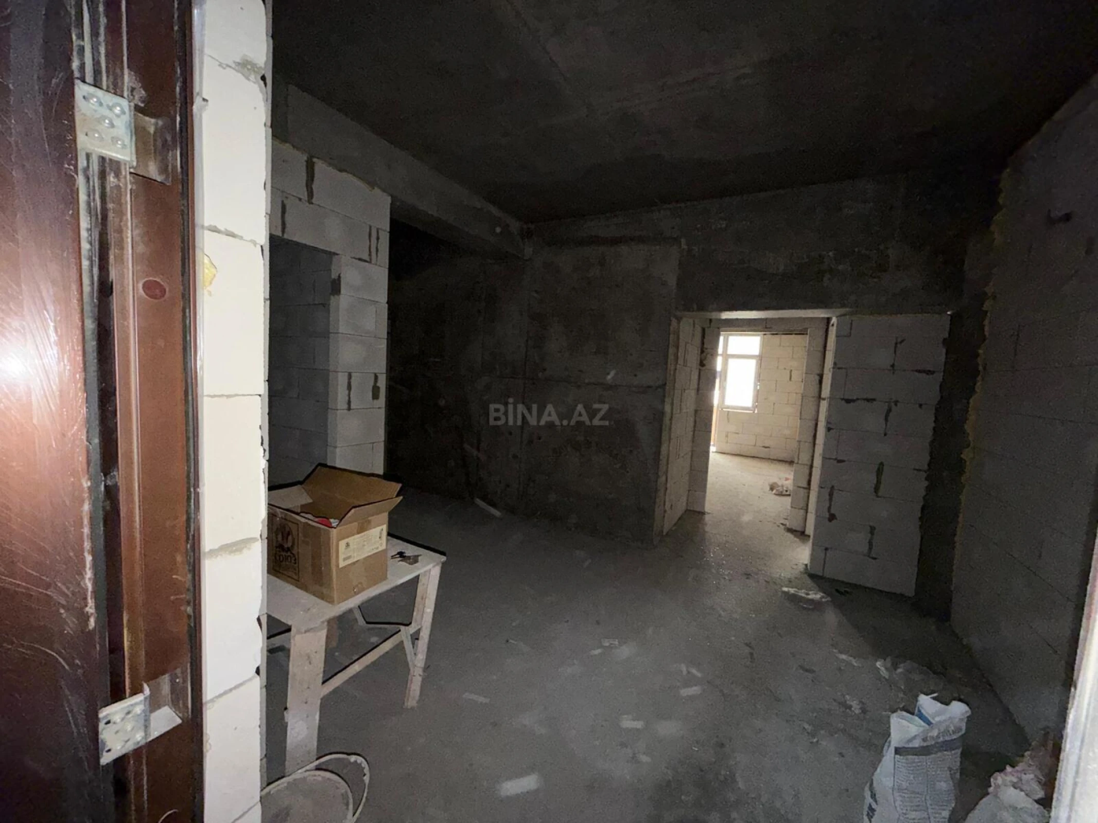 Satılır 2 otaqlı mənzil 106 m²