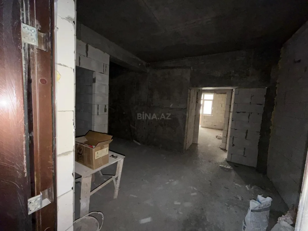 Satılır 2 otaqlı mənzil 106 m²