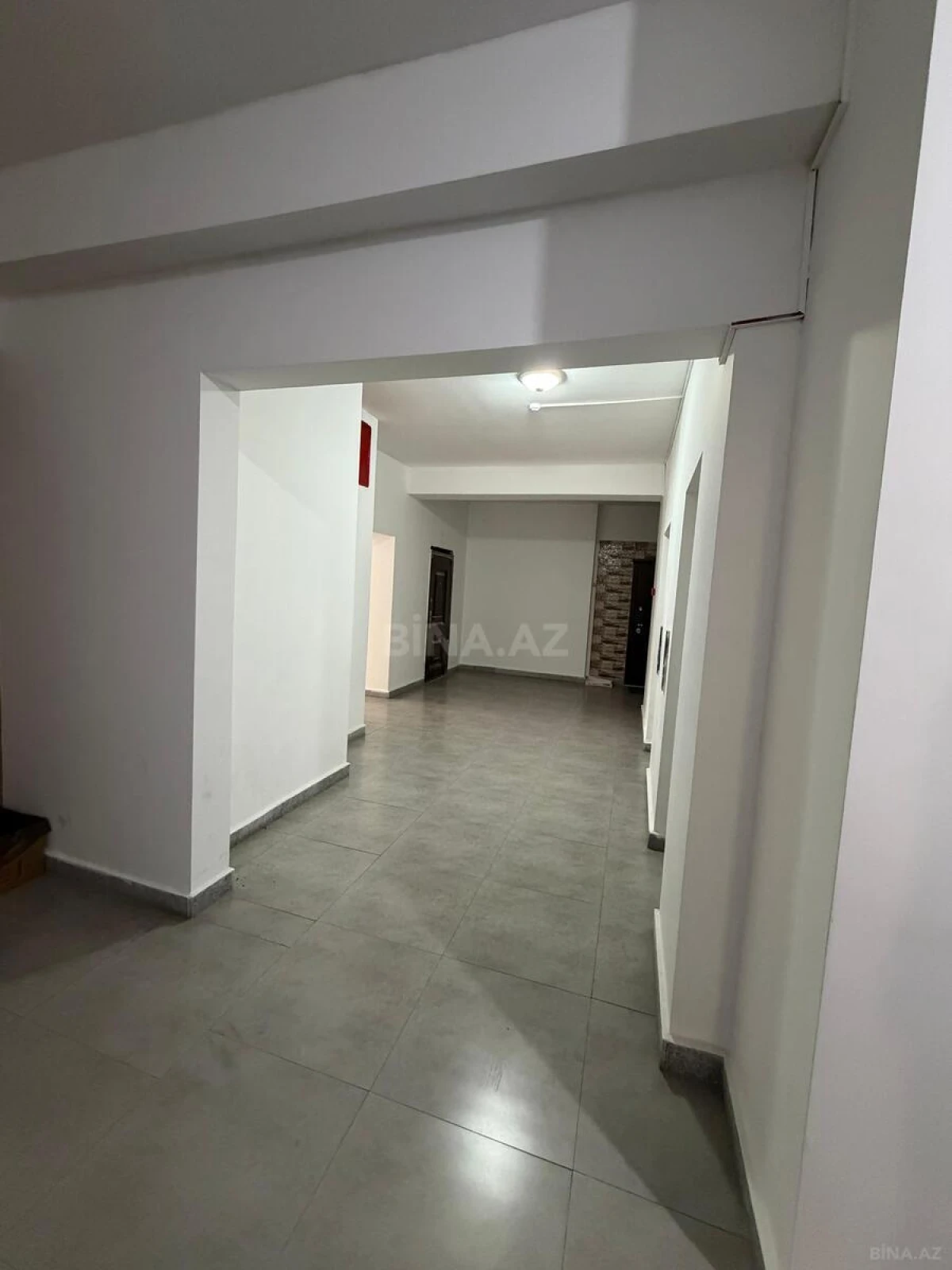 Satılır 2 otaqlı mənzil 106 m²