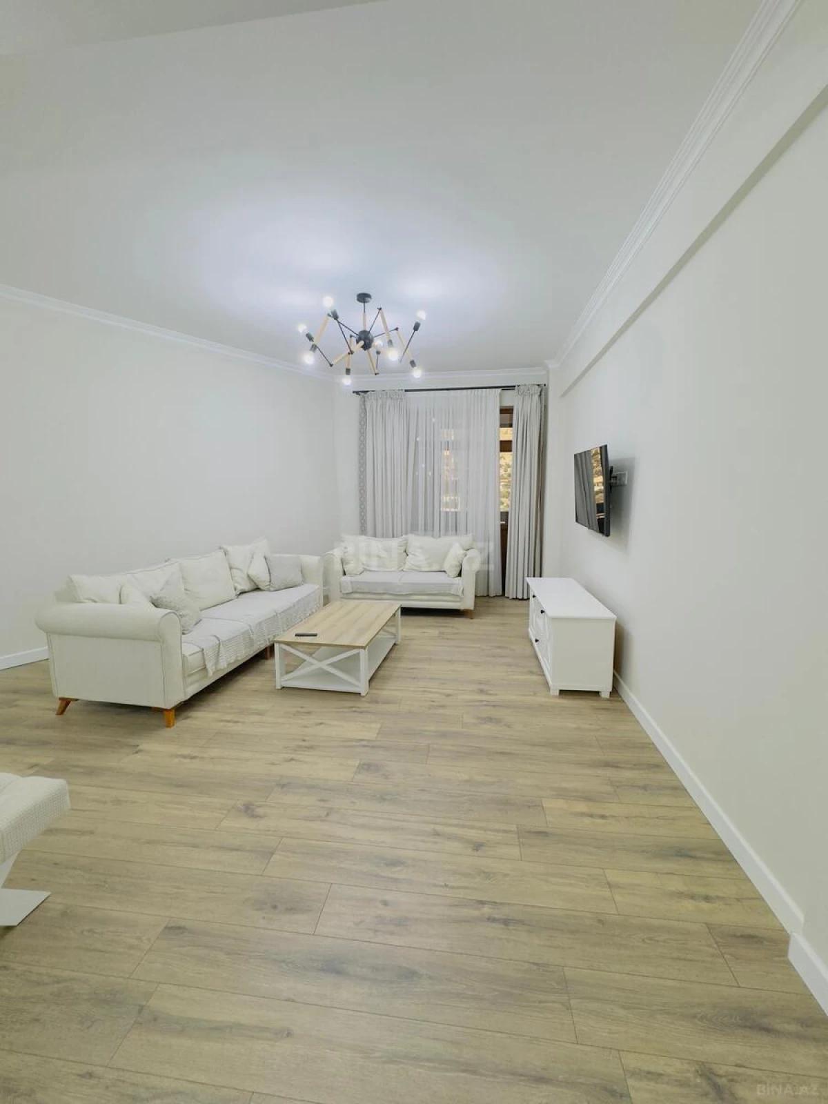 Kirayə verilir 3 otaqlı mənzil 130 m²
