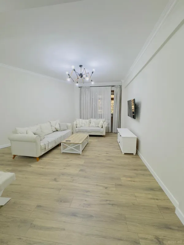 Kirayə verilir 3 otaqlı mənzil 130 m²