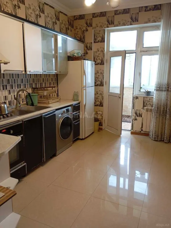 Kirayə verilir 2 otaqlı mənzil 90 m²