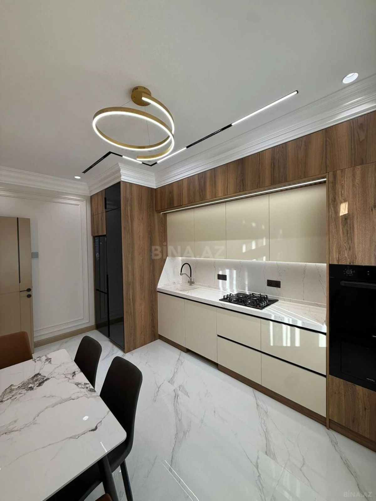 Satılır 2 otaqlı mənzil 83 m²