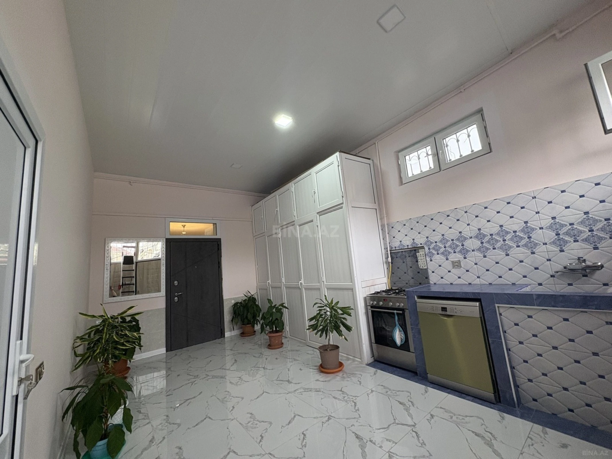 Satılır 5 otaqlı həyət evi 202 m²
